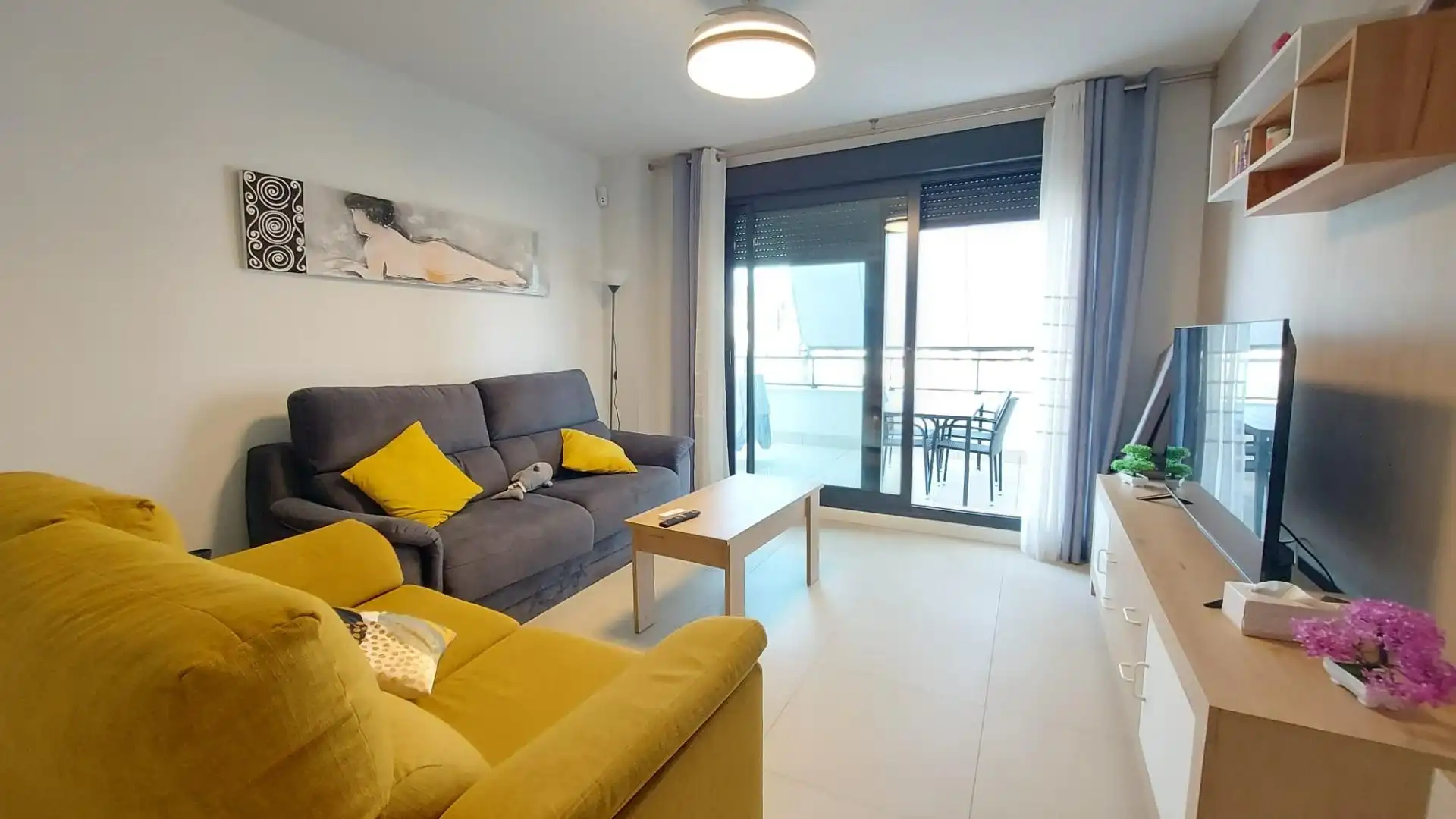 Sala d'estar de Apartament de lloguer en El Ejido amb Aire condicionat, Terrassa i Moblat