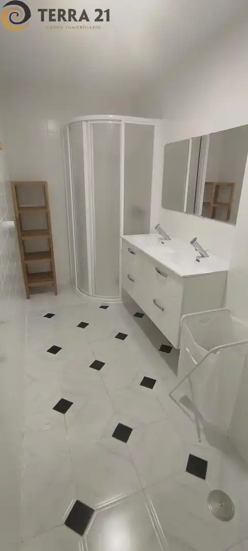 Baño de Piso para compartir en Jaén con Aire acondicionado y Calefacción