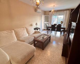 Living room of Flat for sale in Vélez-Málaga  with Air Conditioner, Terrace and Community pool