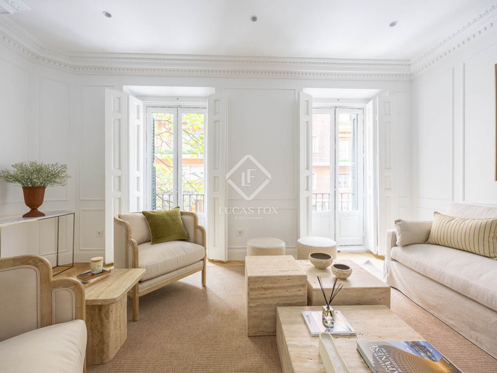 Living room of Flat for sale in  Madrid Capital  with Air Conditioner, Heating and Furnished
