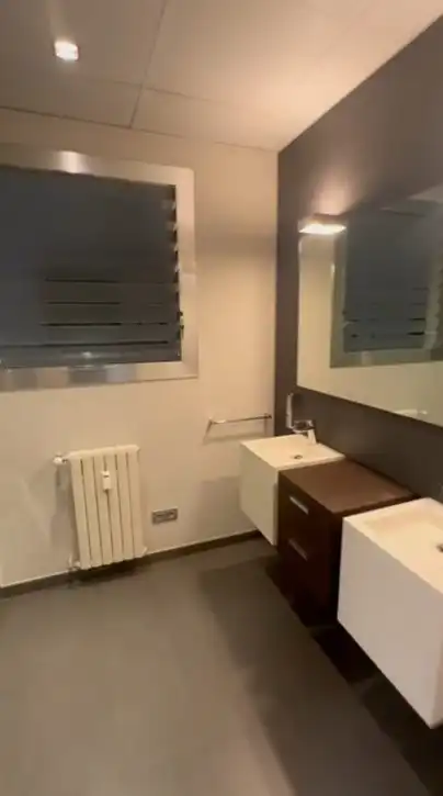 Bany de Oficina en venda en Barcelona amb Aire condicionat i Calefacció