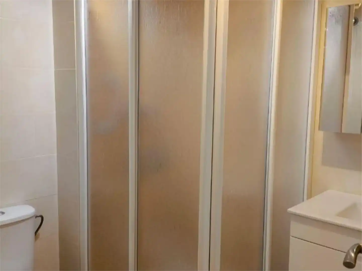 Badezimmer von Wohnung zum Verkauf in Onil mit Balkon