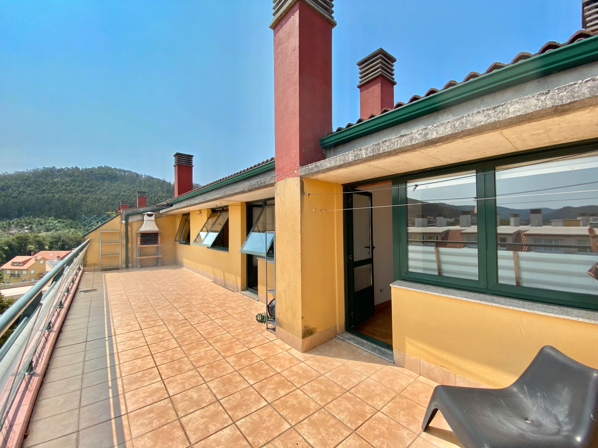 Vista exterior de Pis en venda en Arteixo amb Calefacció, Parquet i Terrassa