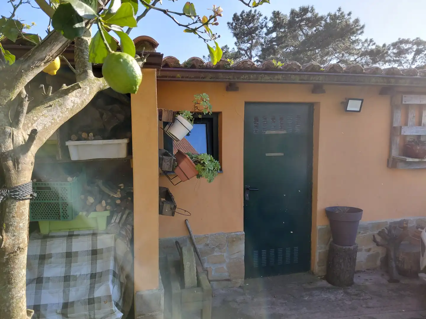 Vista exterior de Casa o chalet en venta en Oleiros con Calefacción, Jardín privado y Parquet
