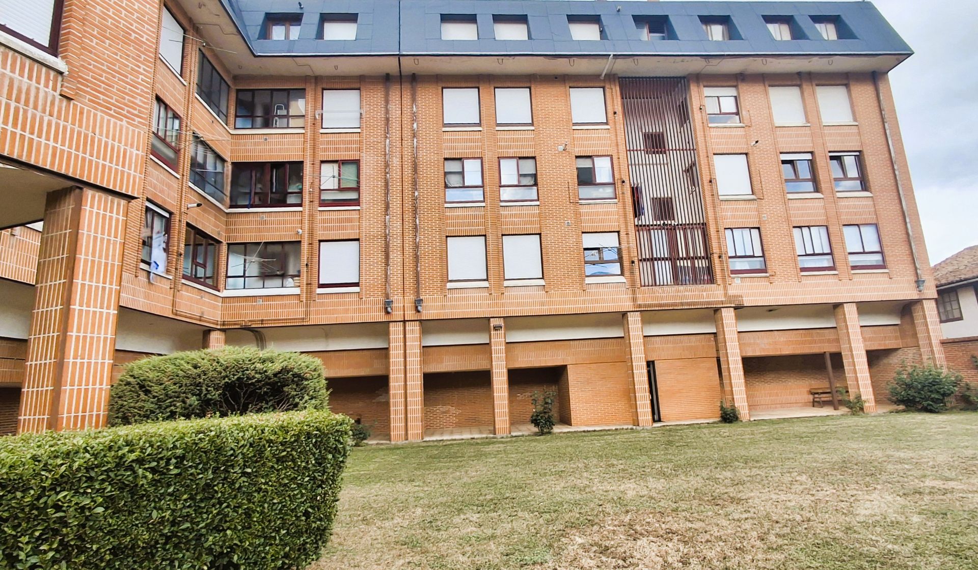 Vista exterior de Pis en venda en Cervera de Pisuerga amb Calefacció, Jardí privat i Parquet