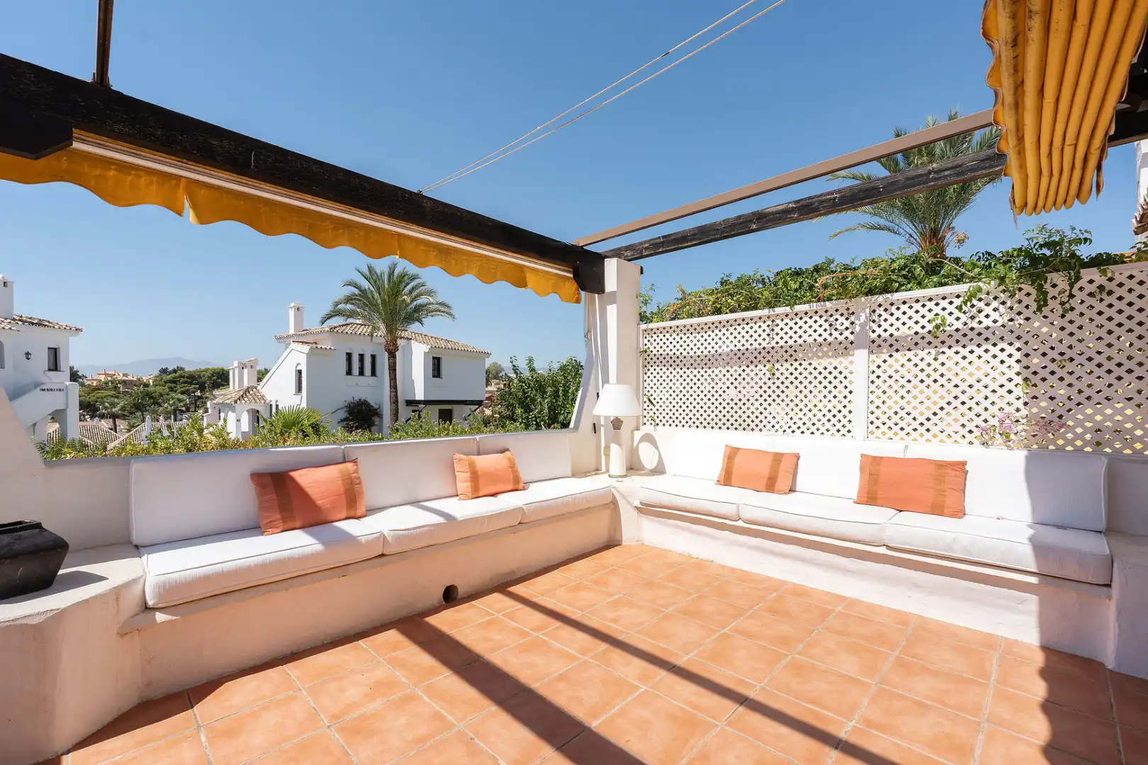 Ground floor with pool for sale in Nueva Andalucía