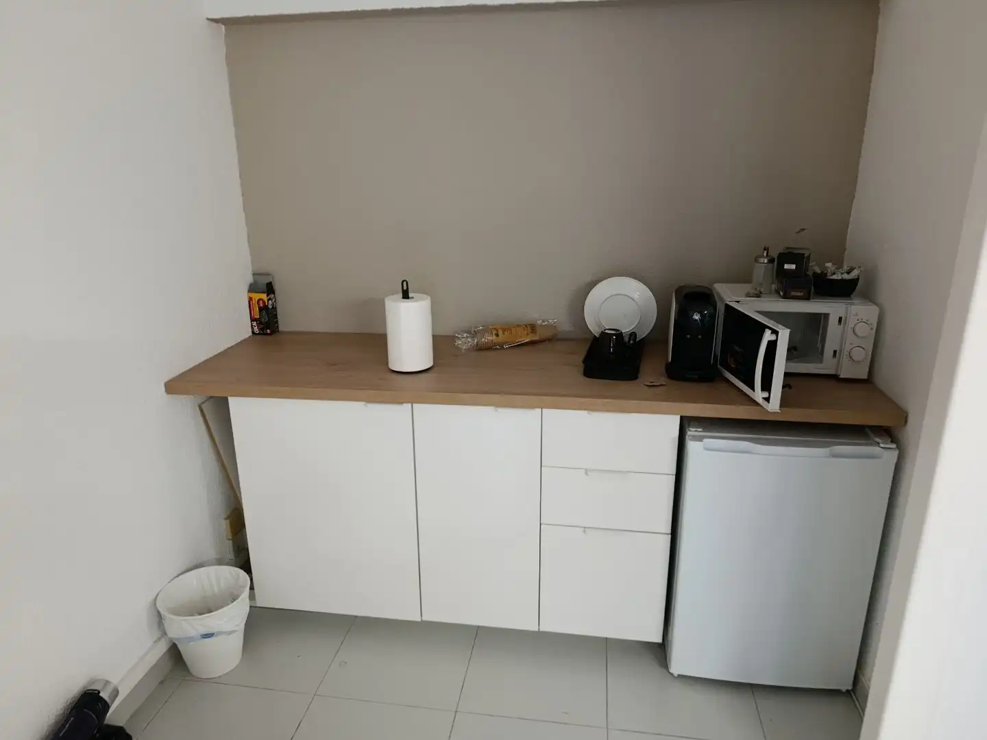 Cuina de Oficina de lloguer en Barcelona amb Aire condicionat i Calefacció