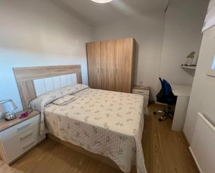 Bedroom of Flat to rent in Torrelavega   with Heating, Parquet flooring and Furnished