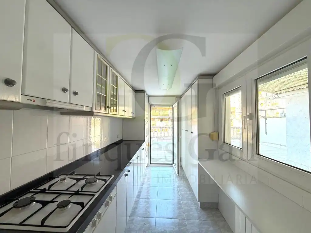 Kitchen of Flat for sale in Manresa  with Terrace, Storage room and Oven