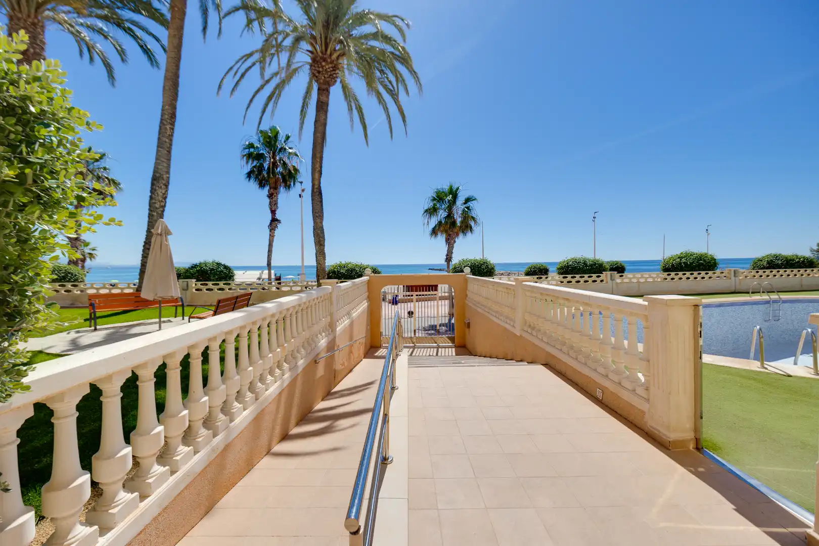 Vista exterior de Piso en venta en El Campello con Aire acondicionado, Trastero y Piscina comunitaria