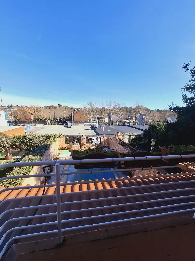 Vista exterior de Casa adosada en venta en Villaviciosa de Odón con Aire acondicionado, Calefacción y Jardín privado