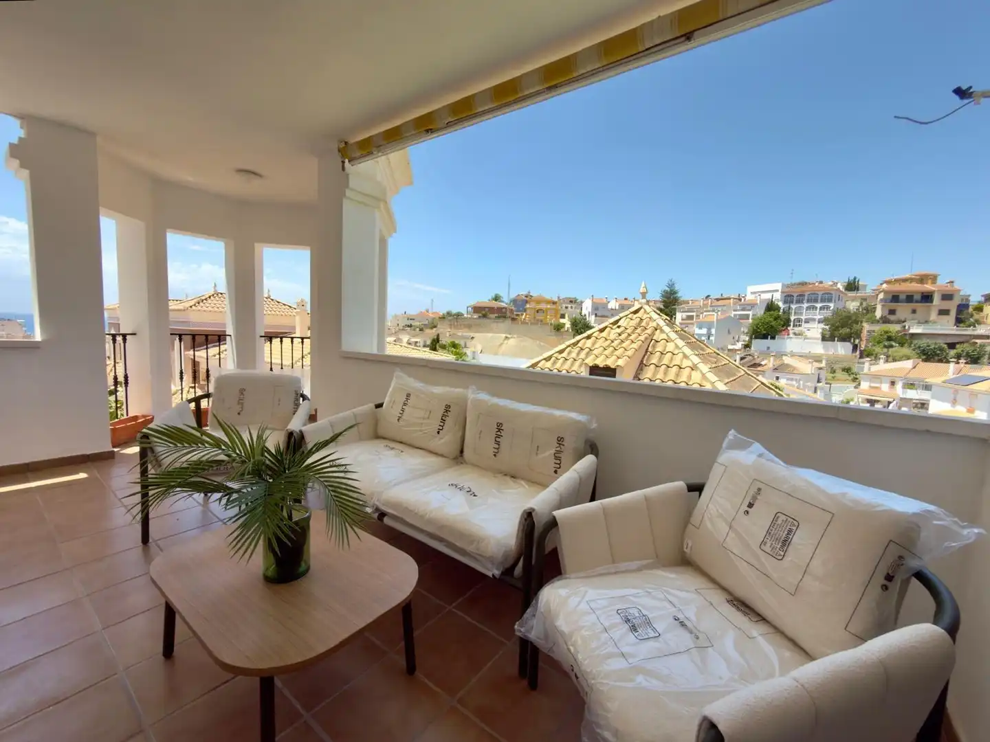 Außenansicht von Erdgeschoss zum Verkauf in Rincón de la Victoria mit Klimaanlage, Privatgarten und Terrasse