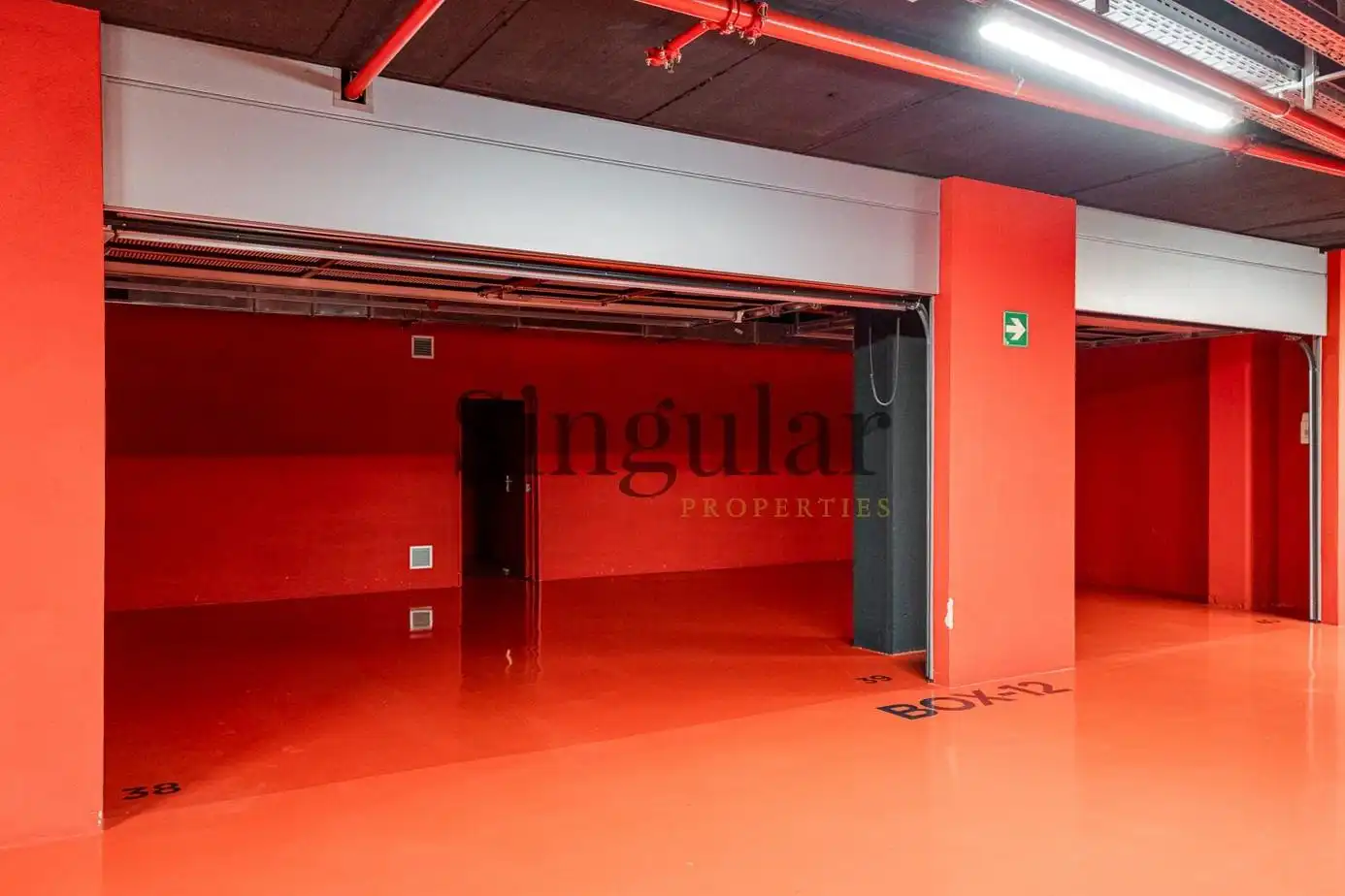 Parking de Dúplex en venta en Barcelona con Calefacción, Parquet y Terraza