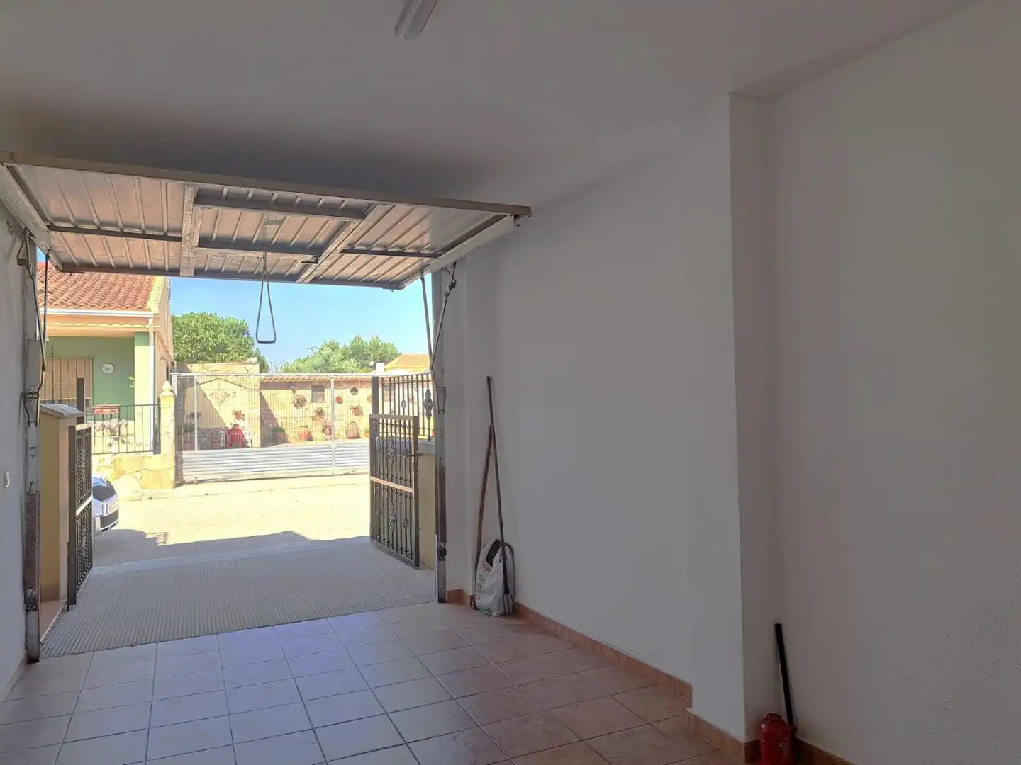 Casa adosada en venta en Requena con Calefacción, Terraza y Trastero