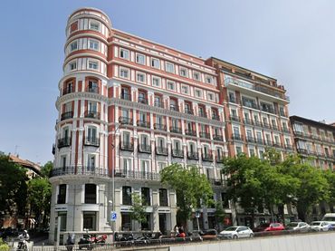 Pis amb balcó en venda a Retiro