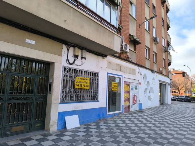 Local comercial en Alquiler en Calle Escultor Jamete en Centro