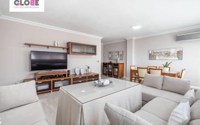 Living room of Flat for sale in  Granada Capital  with Air Conditioner