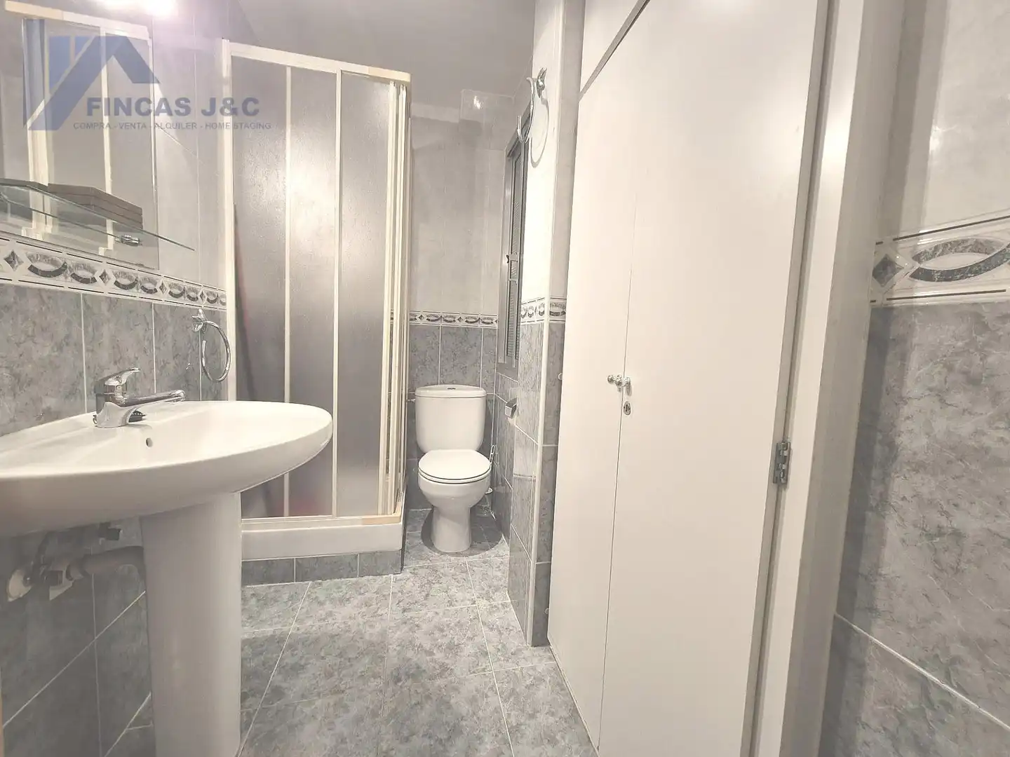 Baño de Piso en venta en Zaragoza con Calefacción