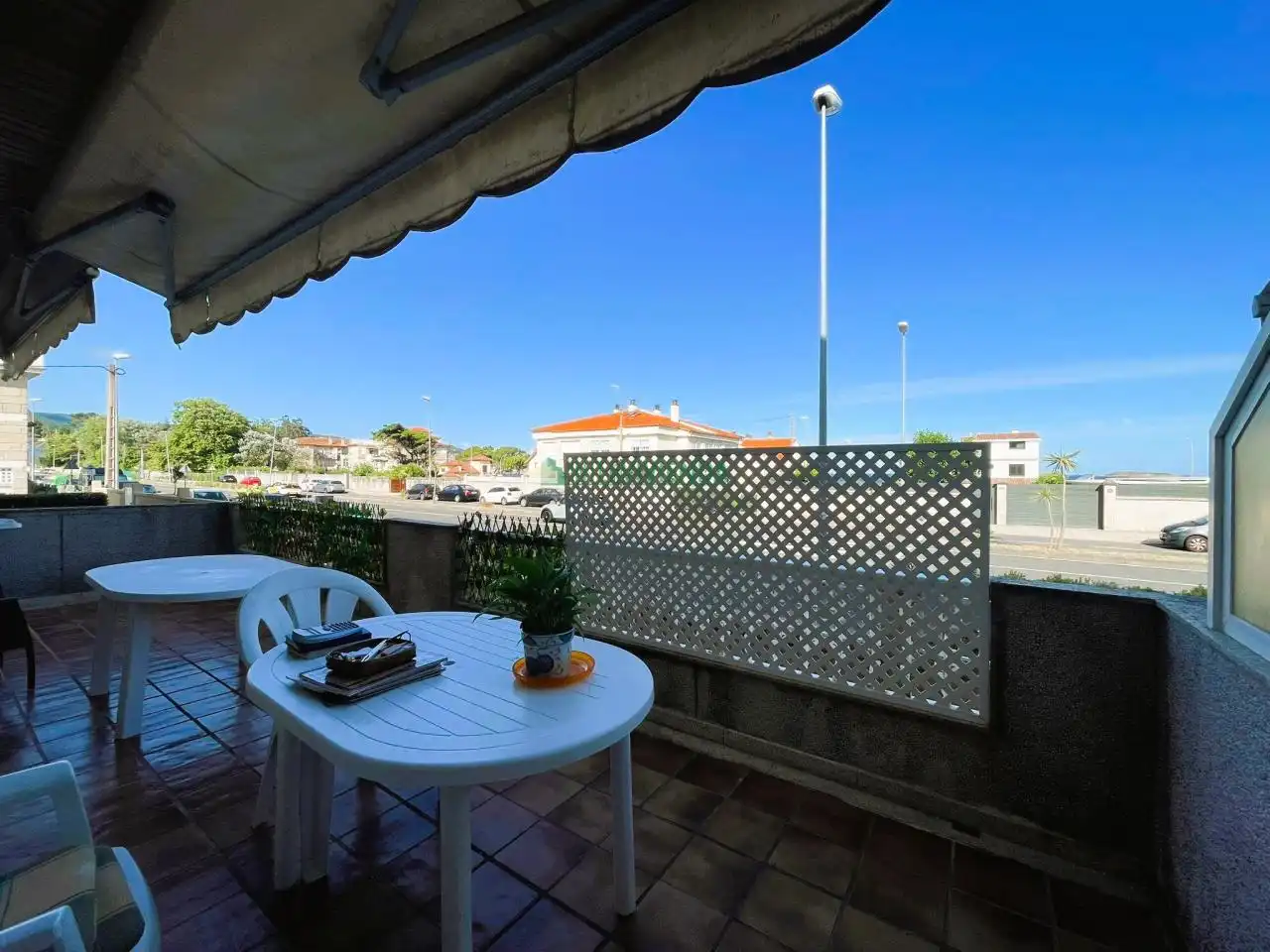 Vista exterior de Planta baja en venta en Nigrán con Terraza, Trastero y Balcón