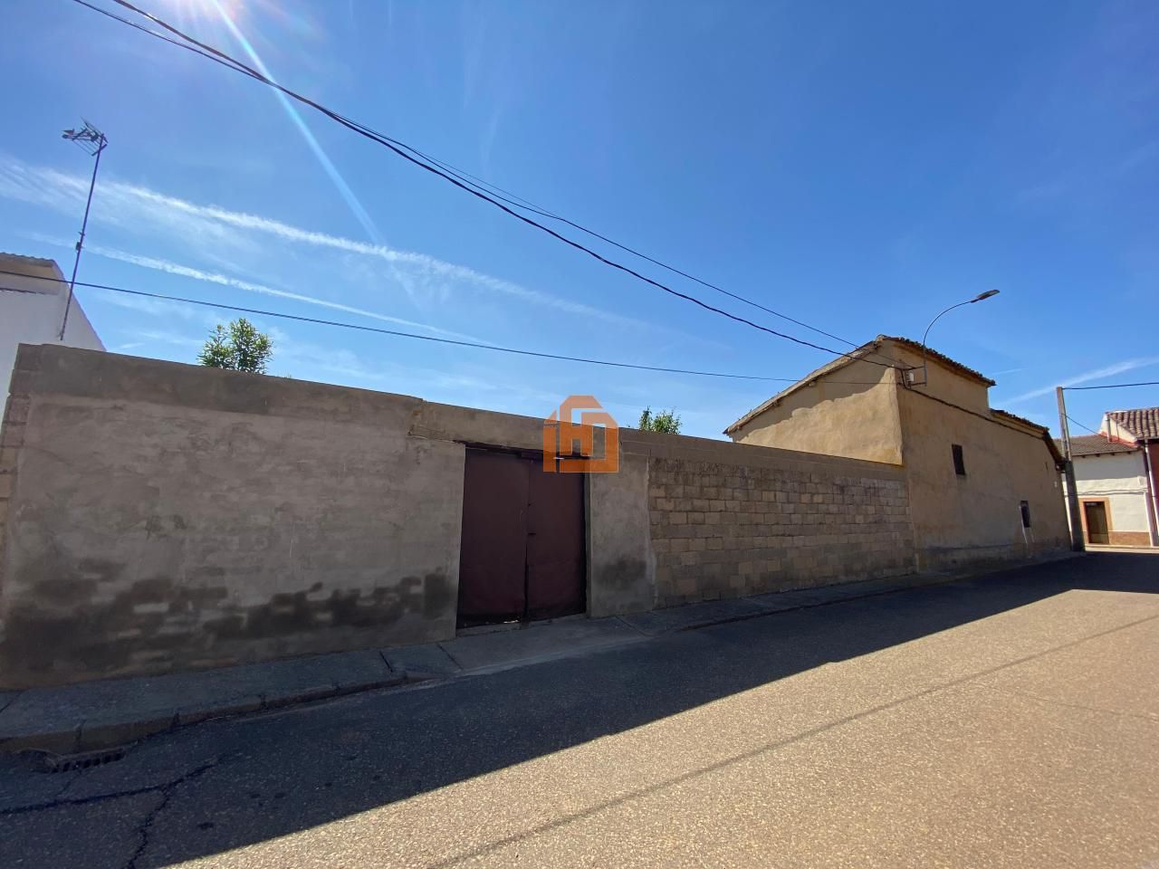 Exterior view of House or chalet for sale in Villamandos  with Private garden