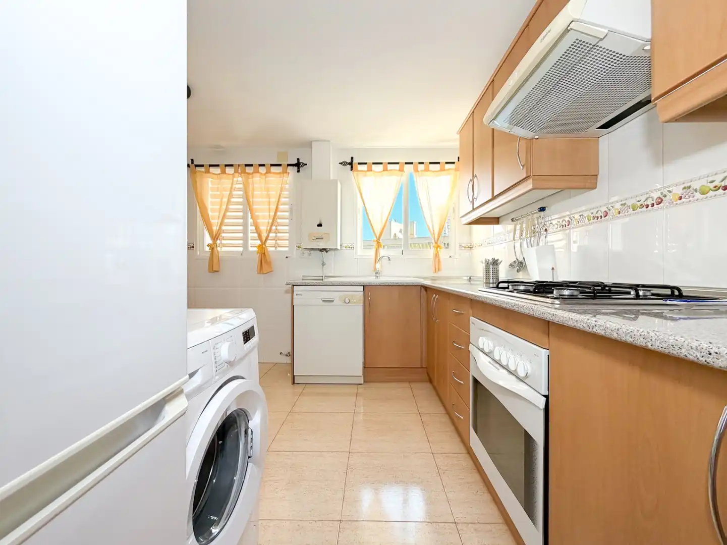 Cuina de Apartament en venda en El Campello amb Aire condicionat, Jardí privat i Traster