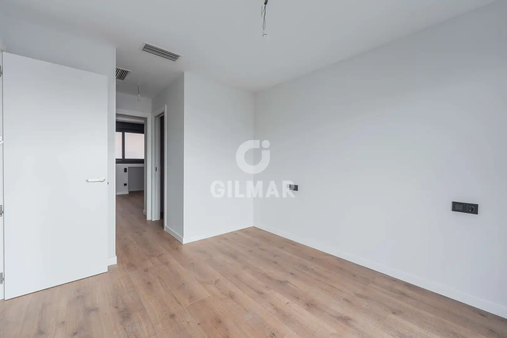 Habitación de Ático en venta en Madrid con Calefacción, Trastero y Balcón
