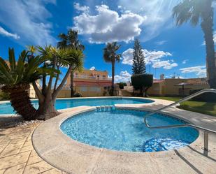 Piscina de Casa adosada en venda en Orihuela amb Aire condicionat, Terrassa i Traster