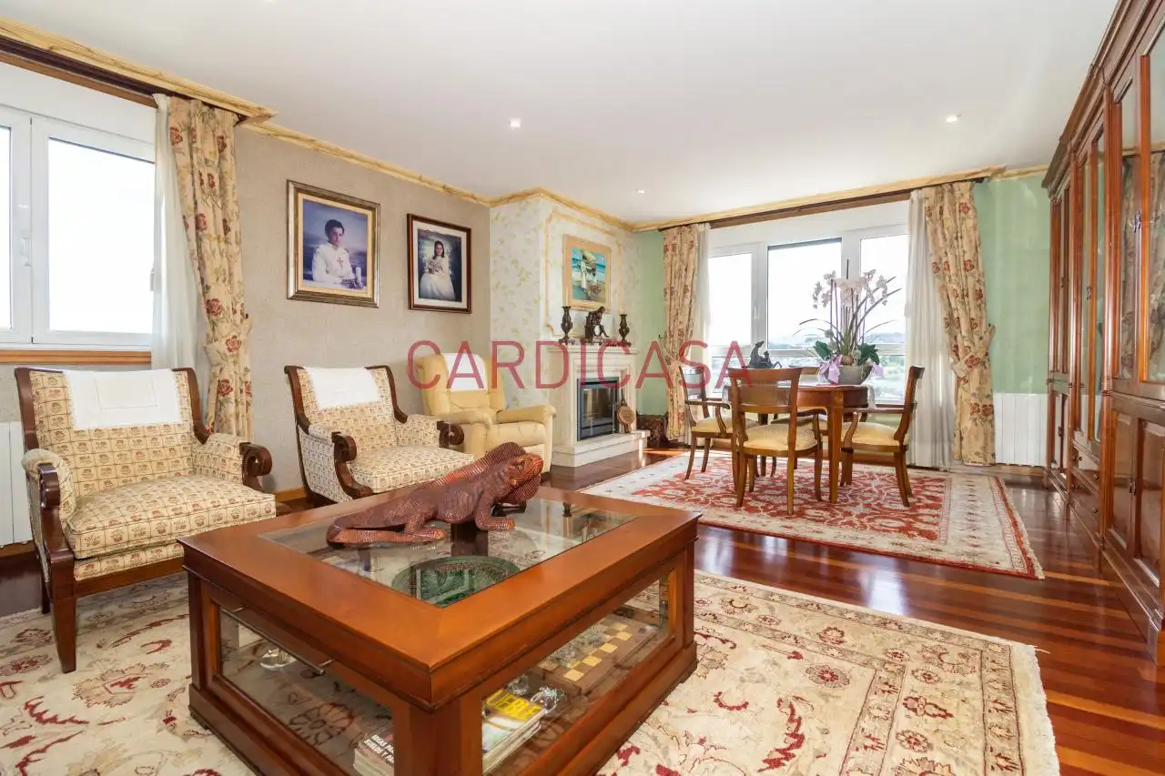 Sala de estar de Casa o chalet en venta en Vigo  con Calefacción, Jardín privado y Parquet