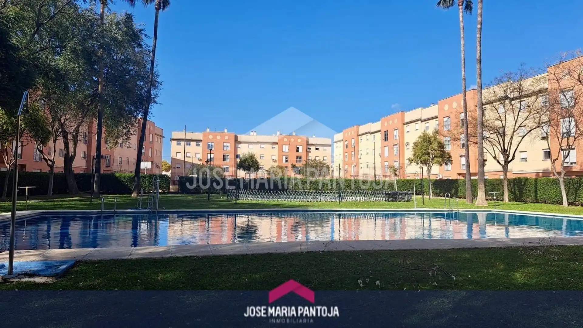 Vista exterior de Piso en venta en Jerez de la Frontera con Aire acondicionado y Piscina comunitaria