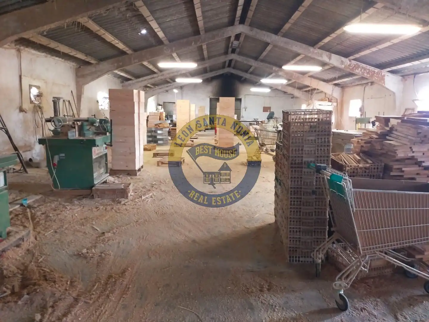 Nave industrial en venta en Valverde de la Virgen