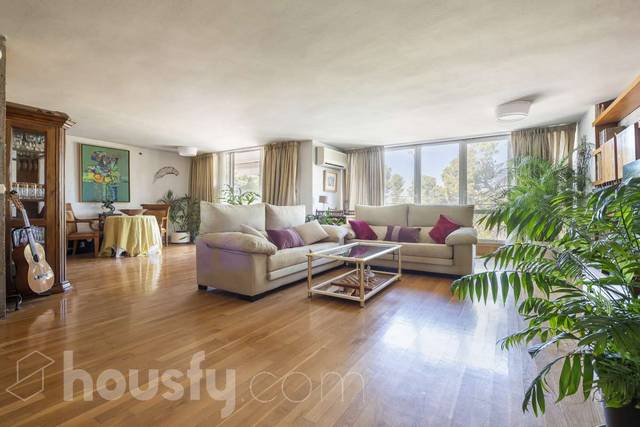 Piso en Venta en Calle de los Pirineos, . en Ciudad Universitaria