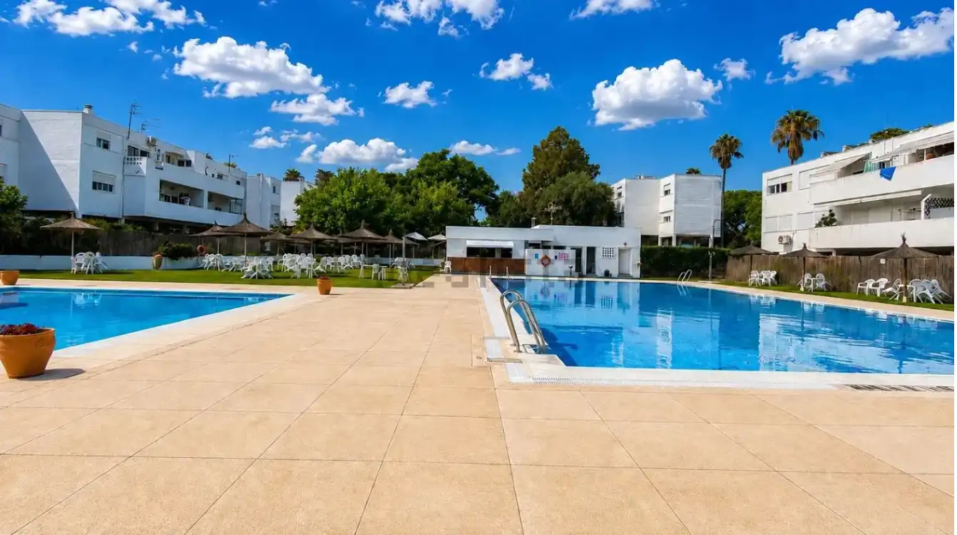 Pis amb piscina en venda a Ebano