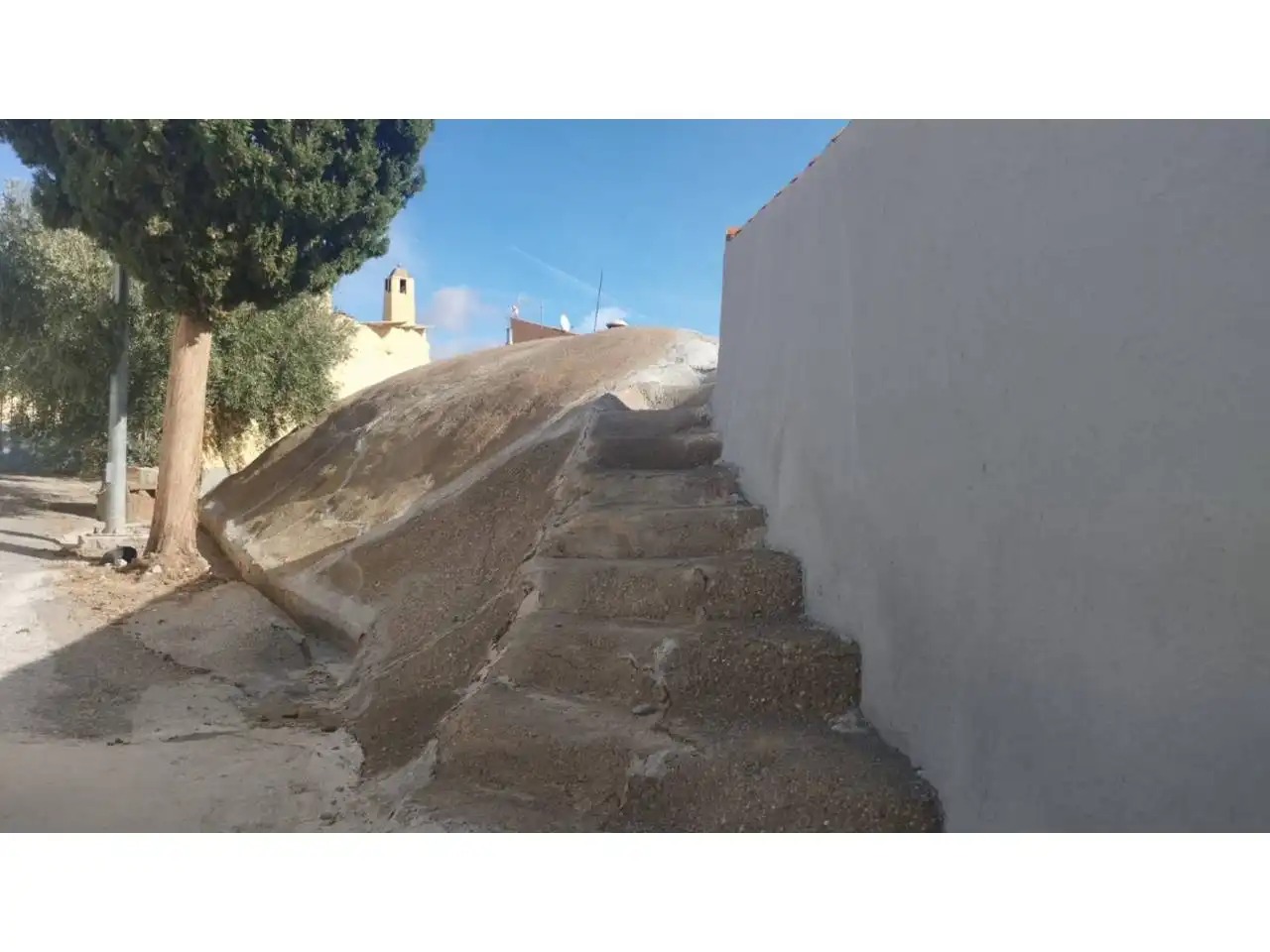 Vista exterior de Casa o xalet en venda en Benalúa amb Jardí privat