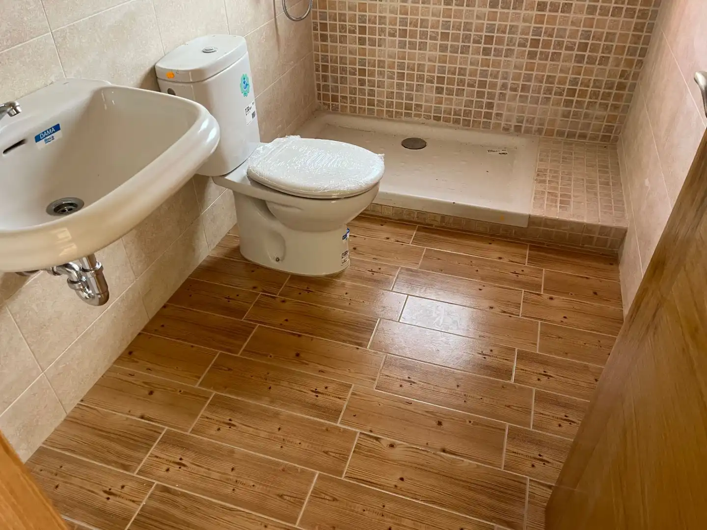Bathroom of Houses for sale in Sanchidrián  with Private garden and Terrace
