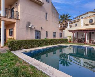 Piscina de Casa adosada en venda en Gines amb Aire condicionat, Calefacció i Jardí privat