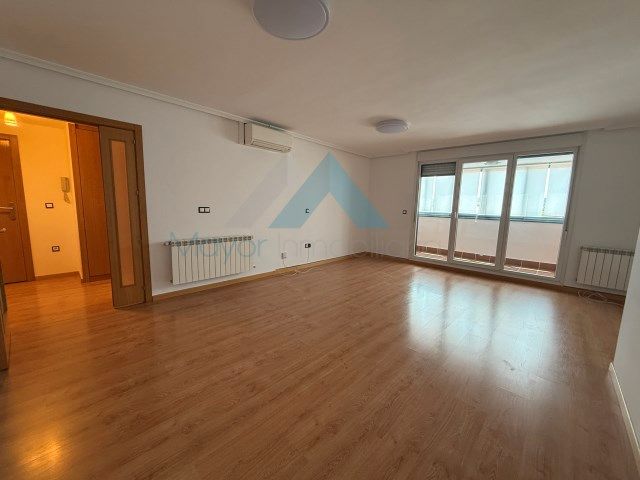 Flat to rent in Avenida de la Isabela Braganza, Los Hueros