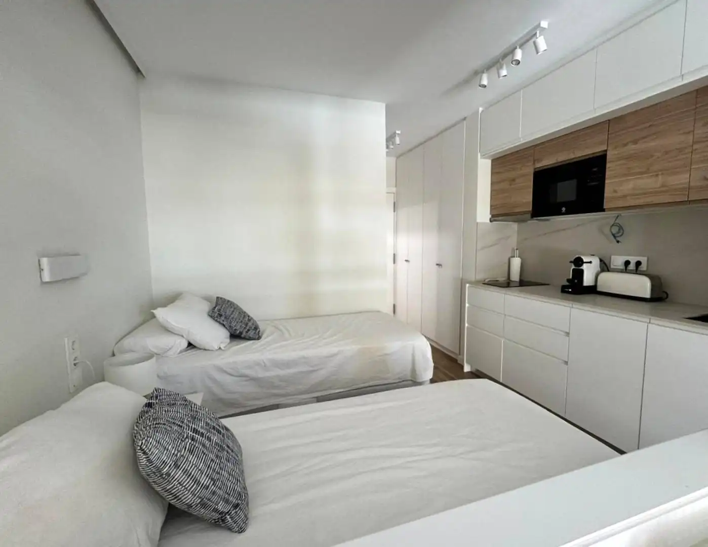 Apartments for rent in Avenida DIPUTACIO, Cap de Sant Pere