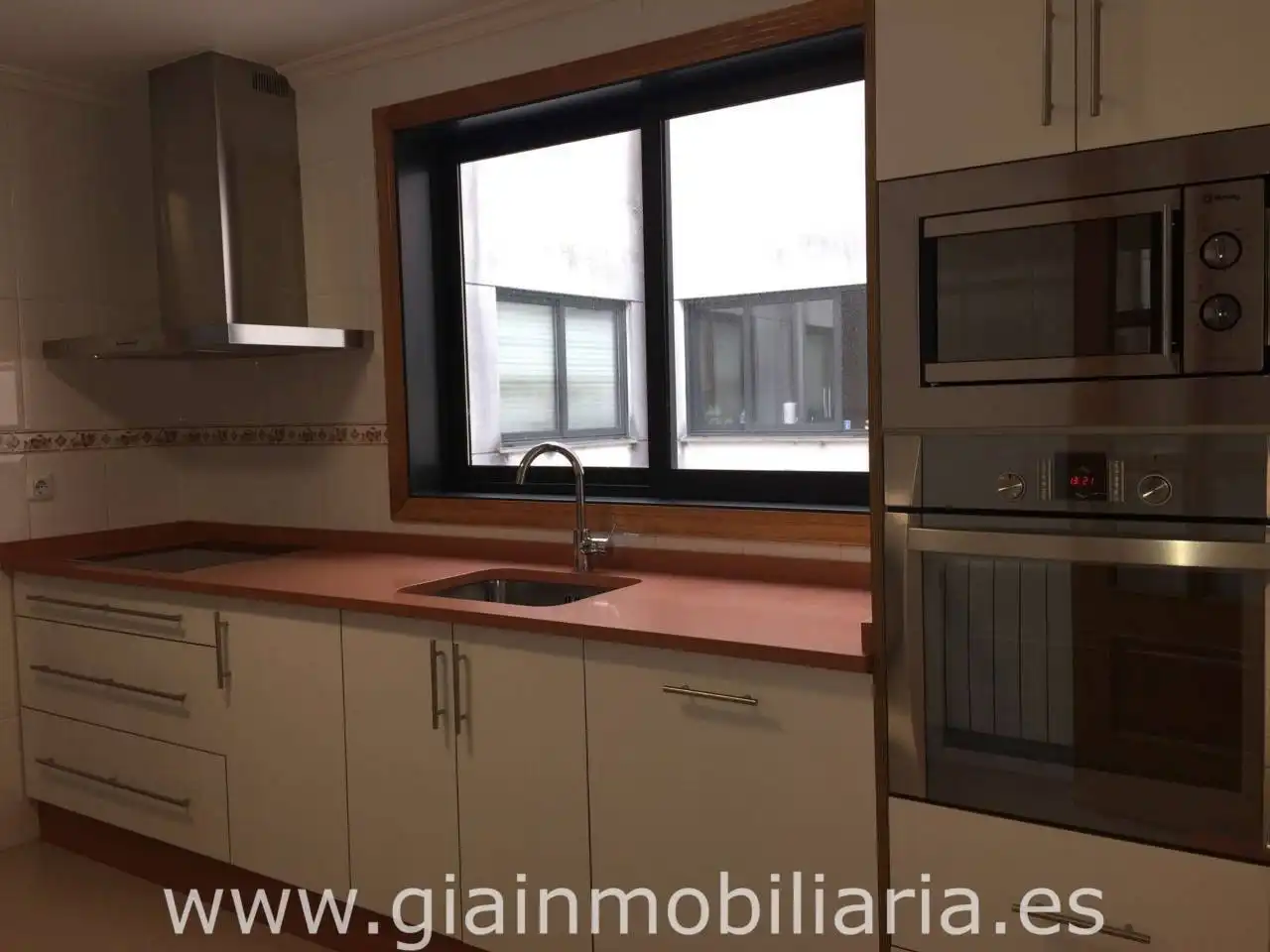 Flat with terrace for sale in Calle Redondela, imagen 5