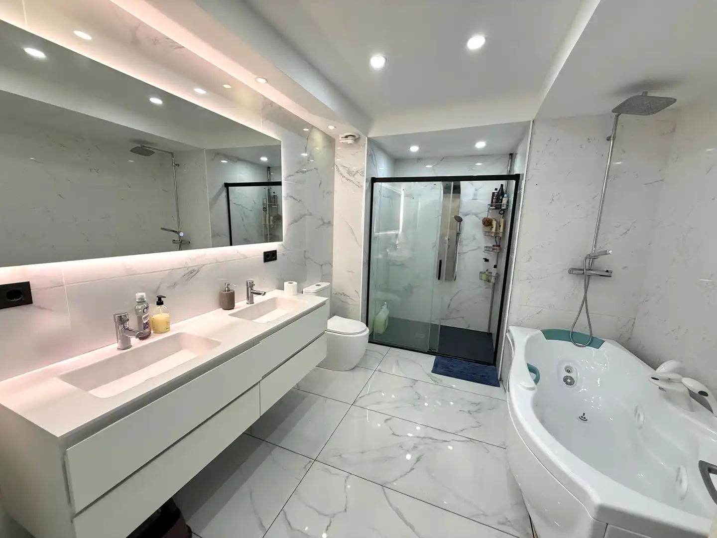 Badezimmer von Geschaftsraum zum Verkauf in Barcelona mit Klimaanlage und Heizung