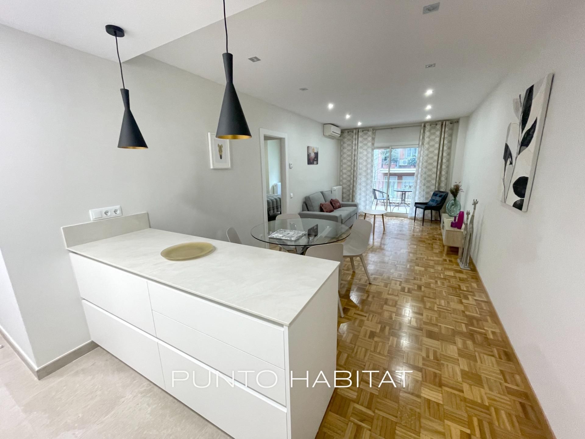 Living room of Flat to rent in  Barcelona Capital  with Air Conditioner, Heating and Parquet flooring