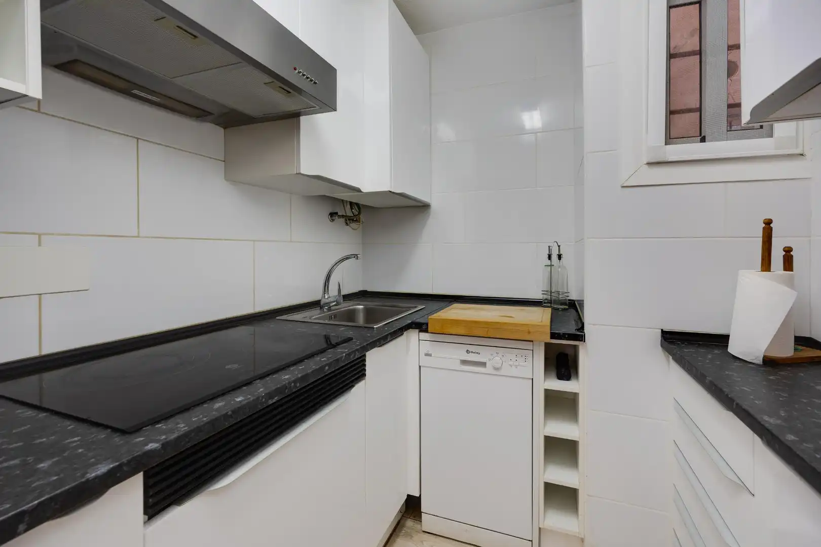 Cuina de Casa o xalet en venda en Torrevieja amb Aire condicionat, Jardí privat i Terrassa