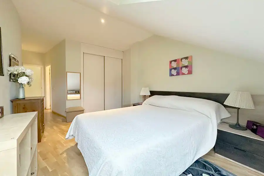 Habitación de Dúplex en venta en Torrelodones con Calefacción, Parquet y Horno