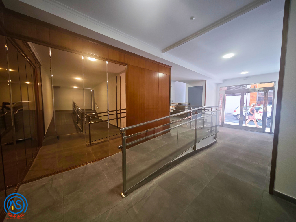 Flat to rent in Calle del Arzobispo Añoa del Busto, 6, Barrio del Ave