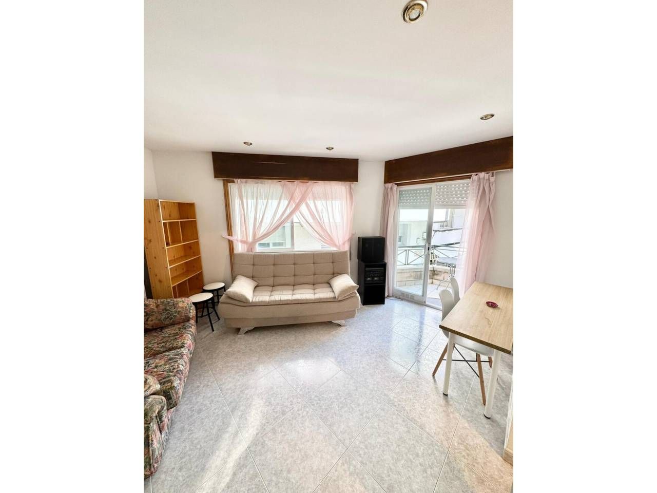 Living room of Flat for sale in Sanxenxo  with Terrace, Storage room and Furnished