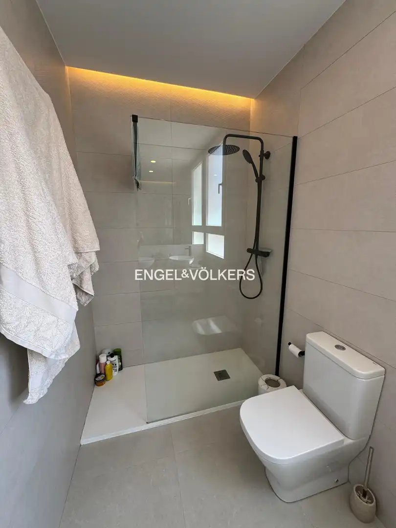 Baño de Piso de alquiler en Madrid con Calefacción, Parquet y Balcón