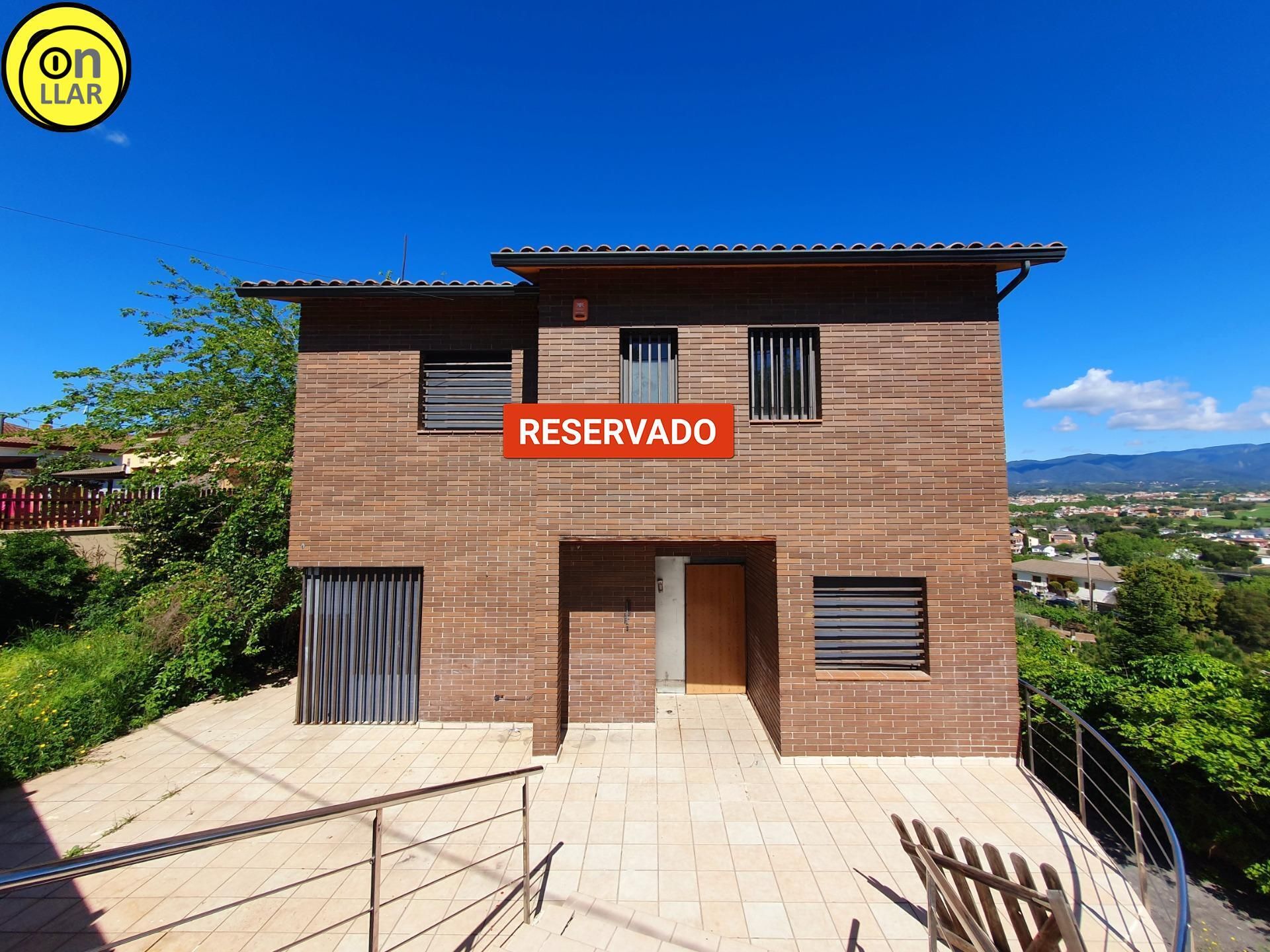 Vista exterior de Casa o xalet en venda en Llinars del Vallès amb Jardí privat, Terrassa i Traster