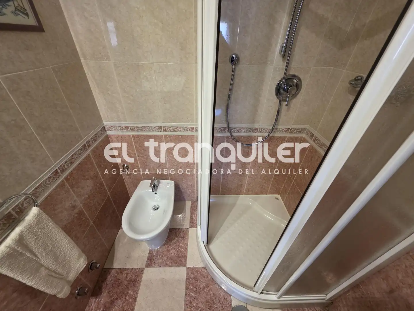 Bany de Pis de lloguer en Madrid amb Aire condicionat, Parquet i Piscina