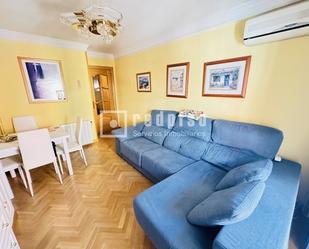 Living room of Flat for sale in  Madrid Capital  with Air Conditioner, Heating and Parquet flooring