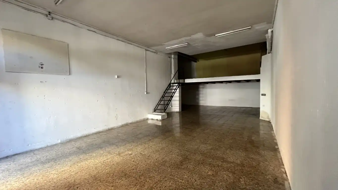 Local comercial en venda a C/ Bernat Metge, imagen 4