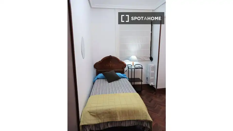 Room in Gros